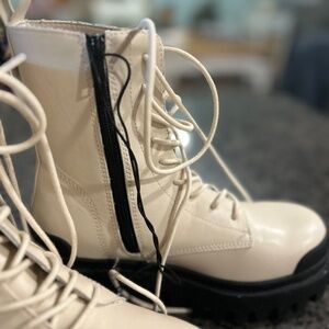NEW White combat boot size 6 NEW